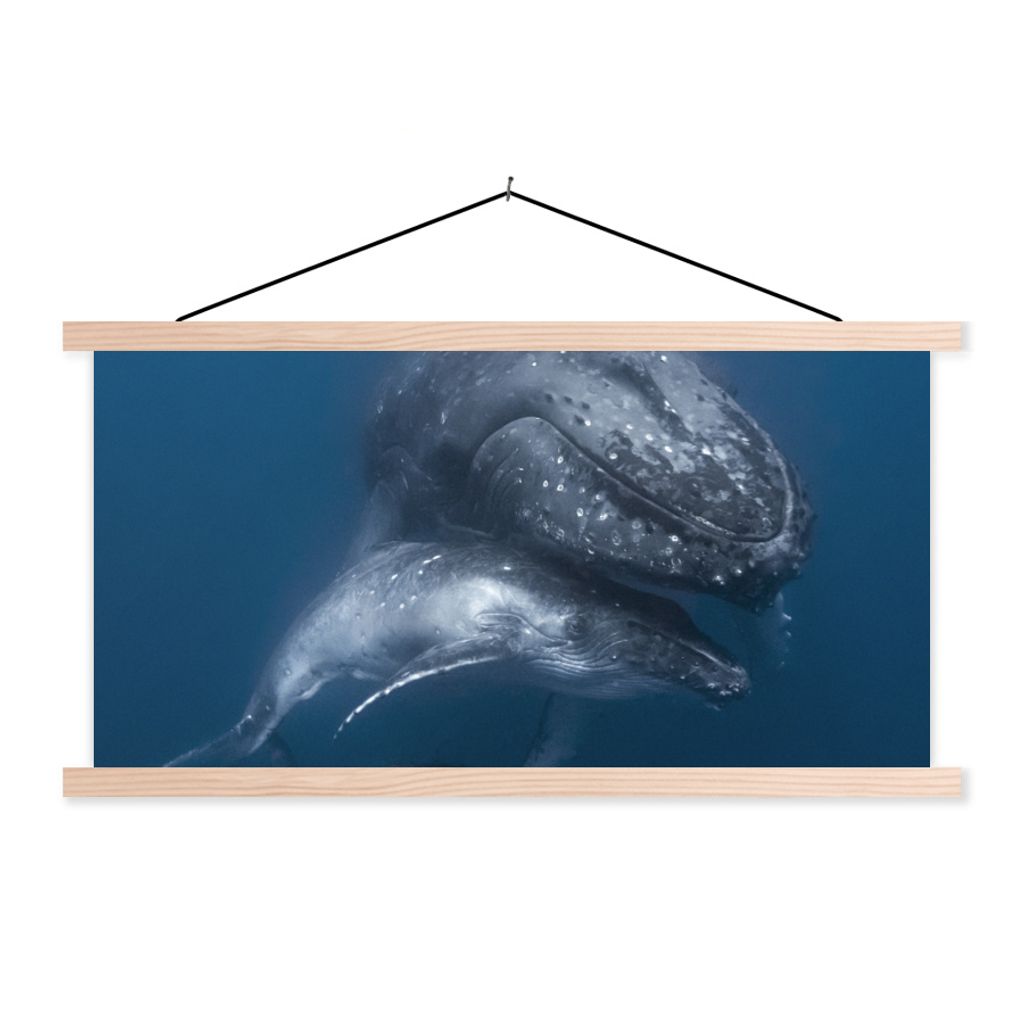 MuchoWow Textilposter Wale - Meer - Familie 120x60 cm mit holzfarbenen Rahmen - Klemmleiste