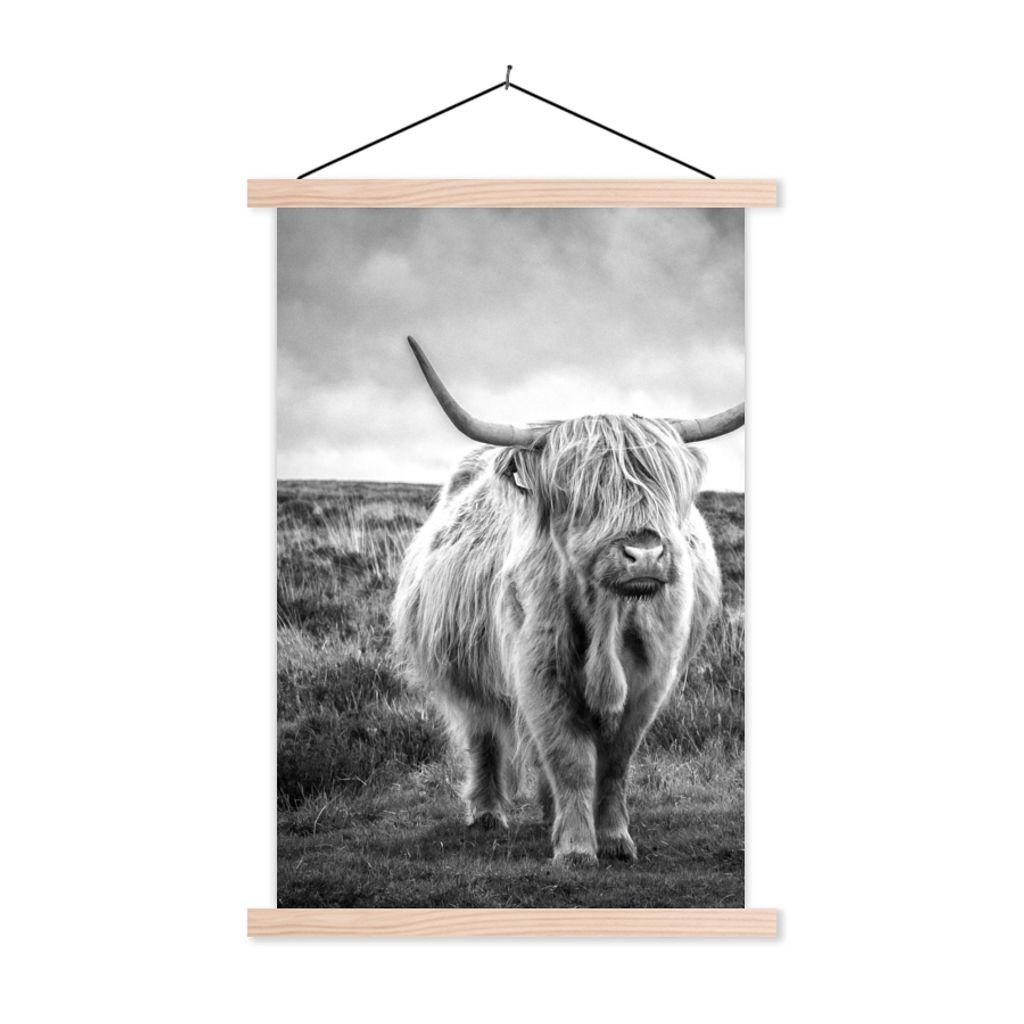 MuchoWow Textilposter Schottischer Hochländer - Tiere - Wolken - Kuh - Natur 120x180 cm mit holzfarbenen Rahmen - Textil-Plakat