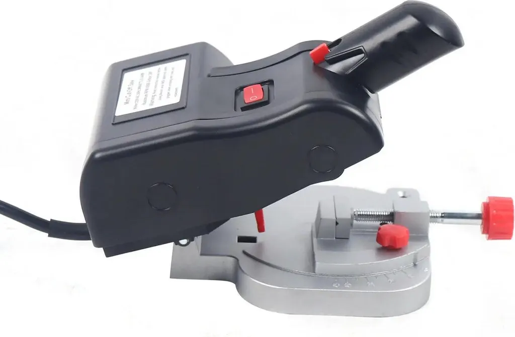 Scie circulaire compacte 6000 tr/min avec base inclinable et coupe précise - 4
