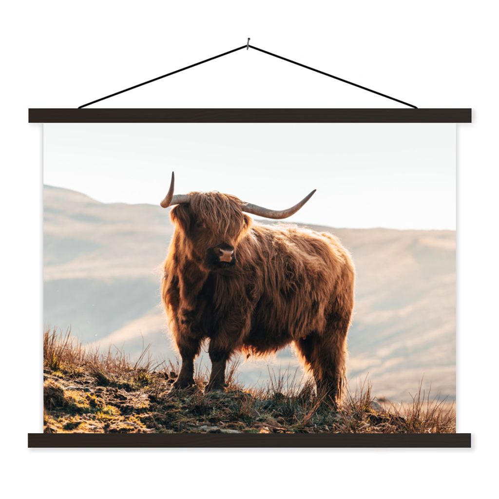 MuchoWow Textilposter Schottische Highlander - Tiere - Ländlich - Landschaft - Kuh - Natur 120x90 cm mit schwarzem Rahmen - Aufhänger für Poster