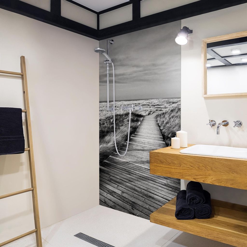 Duschrückwand Strand selbstklebend - 0.35 mm Wandpaneel wasserfest Düne schwarz weiss Holzoptik Maritim Badrückwand fugenlos Smart matt 110x210 cm