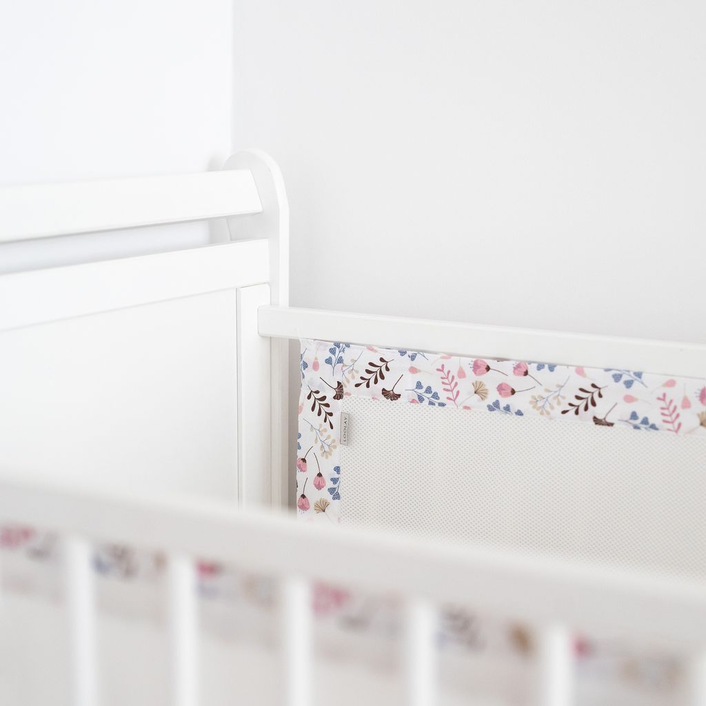 BLUMEN ROSA Atmungsaktiv 2 TLG. Netzstoff BETTUMRANDUNG Babybett Umrandung Neugeborene Baby Sprossen Bett Schutz für 120x60 cm Babybett 110x30cm