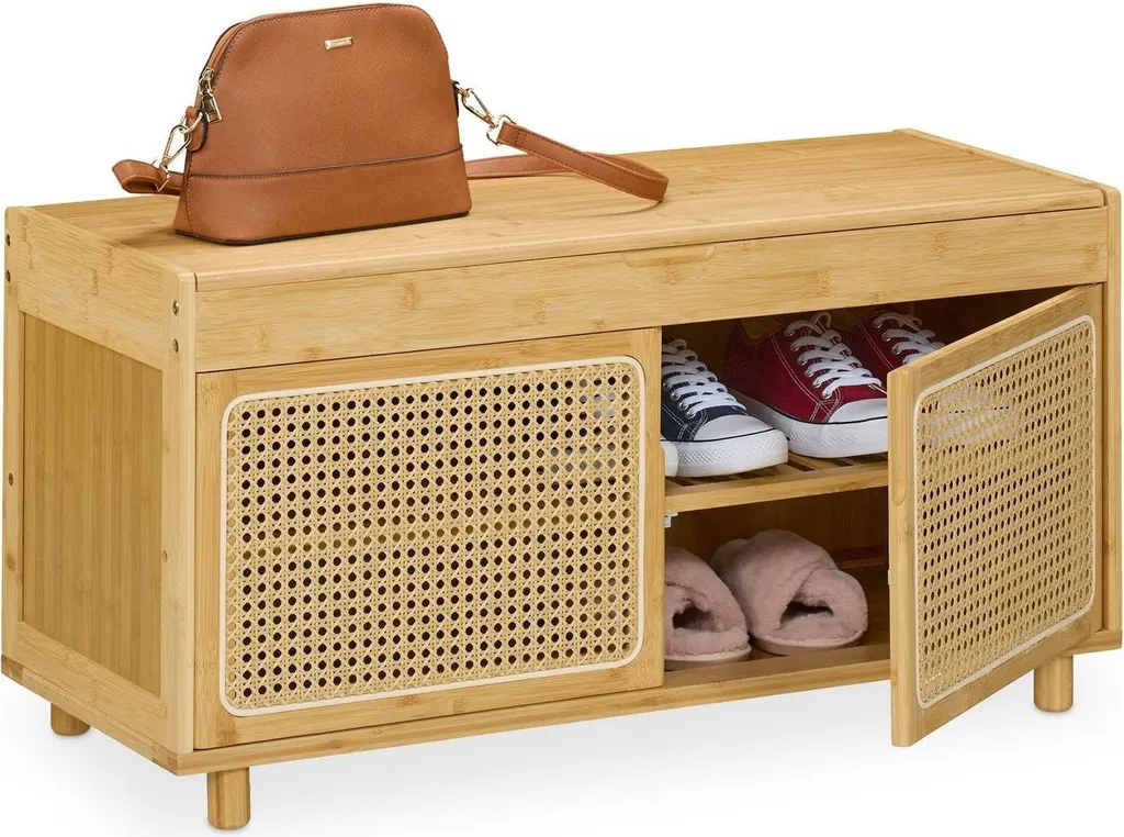 Fini le désordre : banc de rangement chaussures discret avec portes rotin