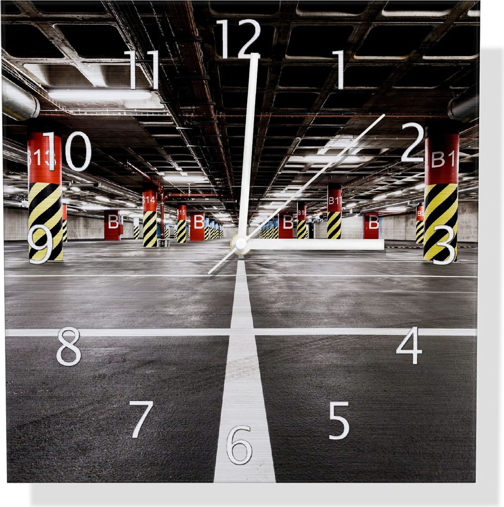 Wallario Design Wanduhr Perspektive von unten leeres Parkhaus im Untergrund aus Aluverbund, Größe 30 x 30 cm