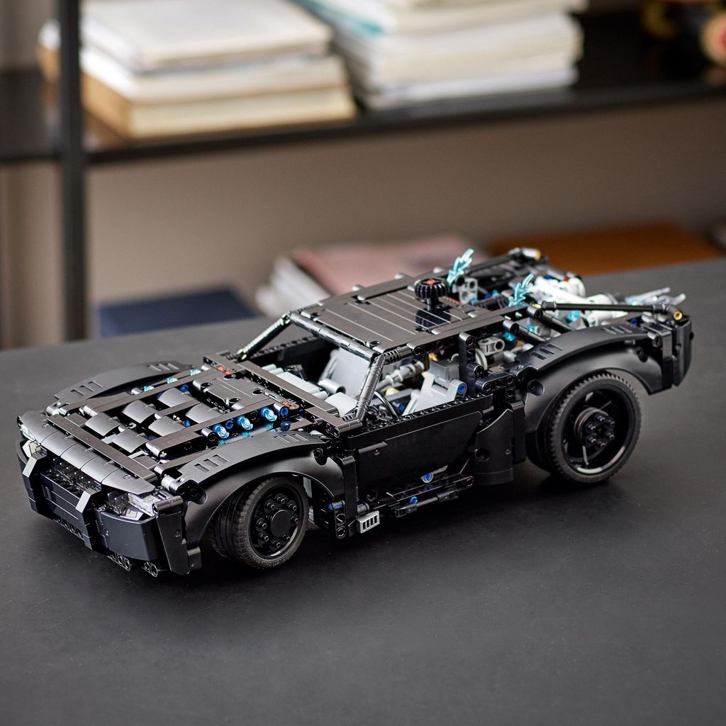 LEGO 42127 Technic BATMANS BATMOBIL Spielzeugauto mit Produktbild 3