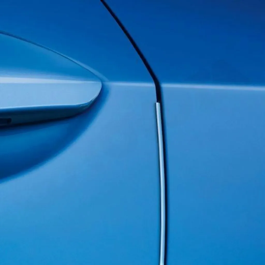 Évitez les Rayures de Porte sur Toyota RAV4 avec ce Kit Cyan Metallic