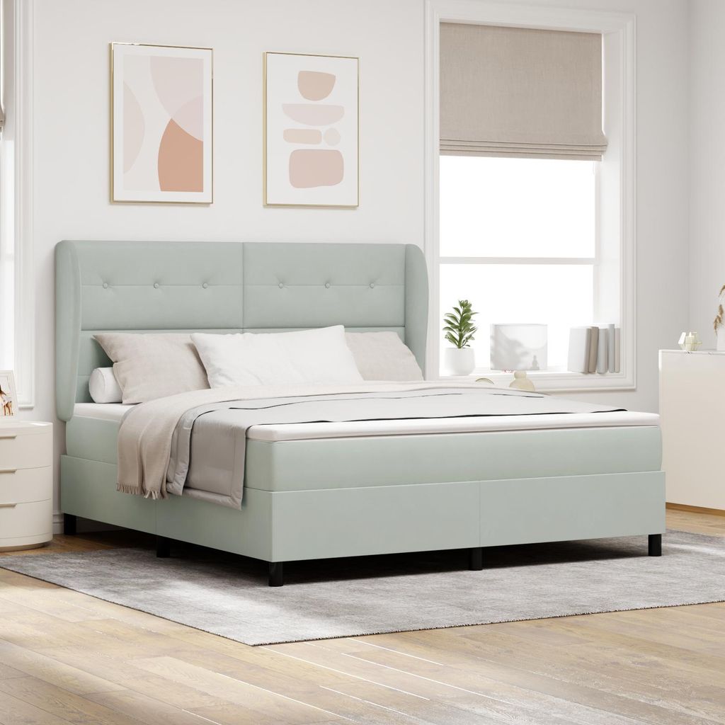 Boxspringbett mit Matratze Hellgrau 180x200 cm Samt, Design Möbel Klassische Betten Neu