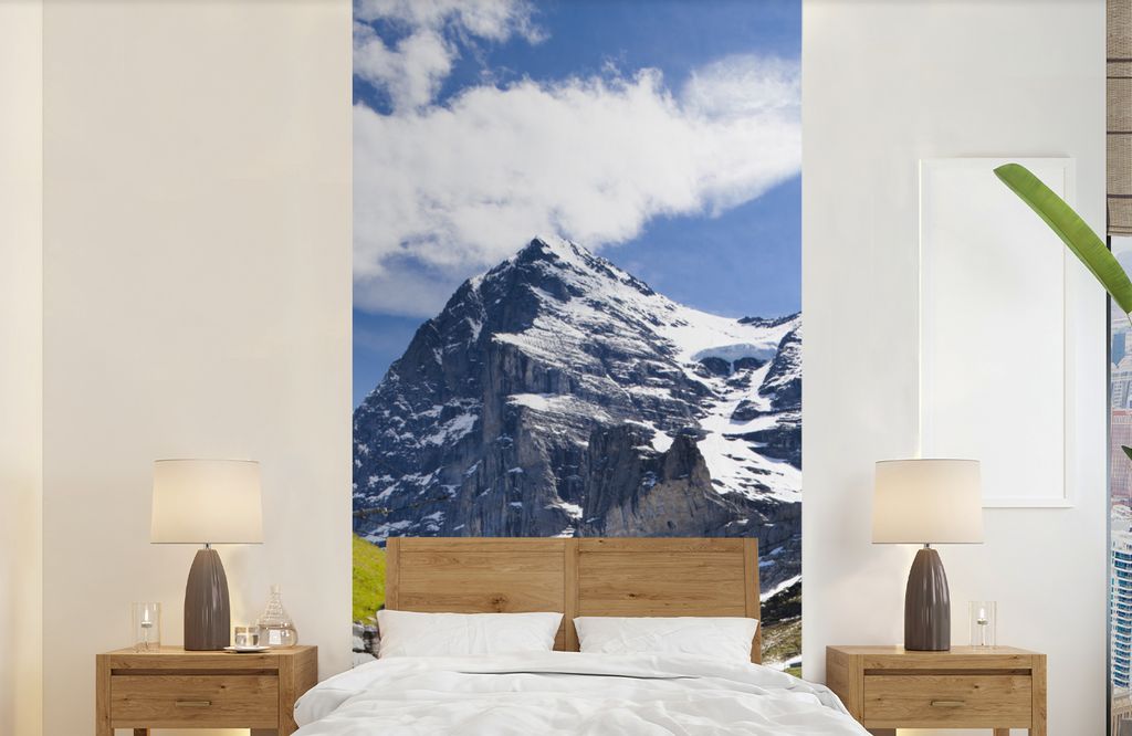 MuchoWow Fototapete für Wohnzimmer oder Schlafzimmer Wandtapete Vinyl Motivtapete Ein roter Zug mit Bergen im Hintergrund - 120x240 cm - Hinterg...