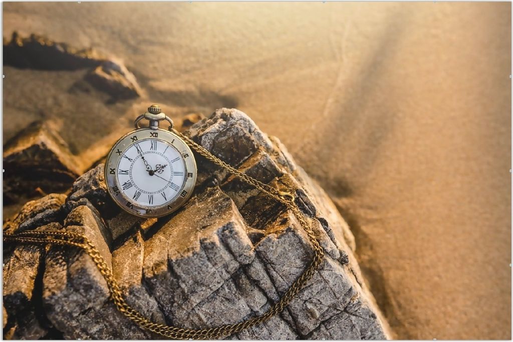 Wallario Wandbild Alte Taschenuhr am Strand, Größe: 61 x 91,5 cm, Poster mit rahmenlosen Bildhalter