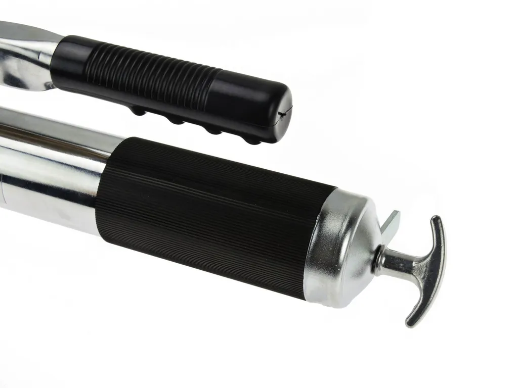 Pistolet à graisse 600 ml GEKO avec kit d'accessoires haute pression