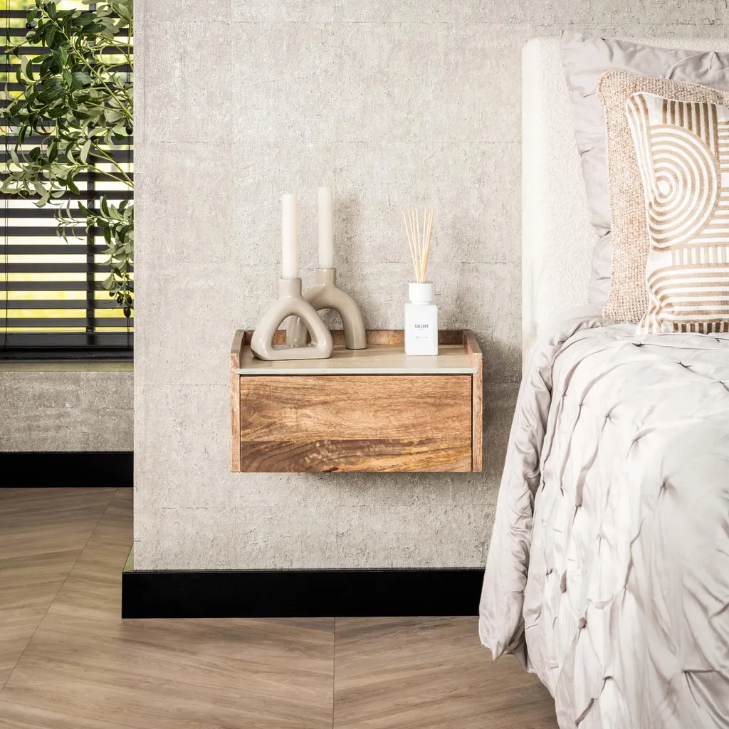 Table de chevet compacte pour optimiser le rangement en chambre