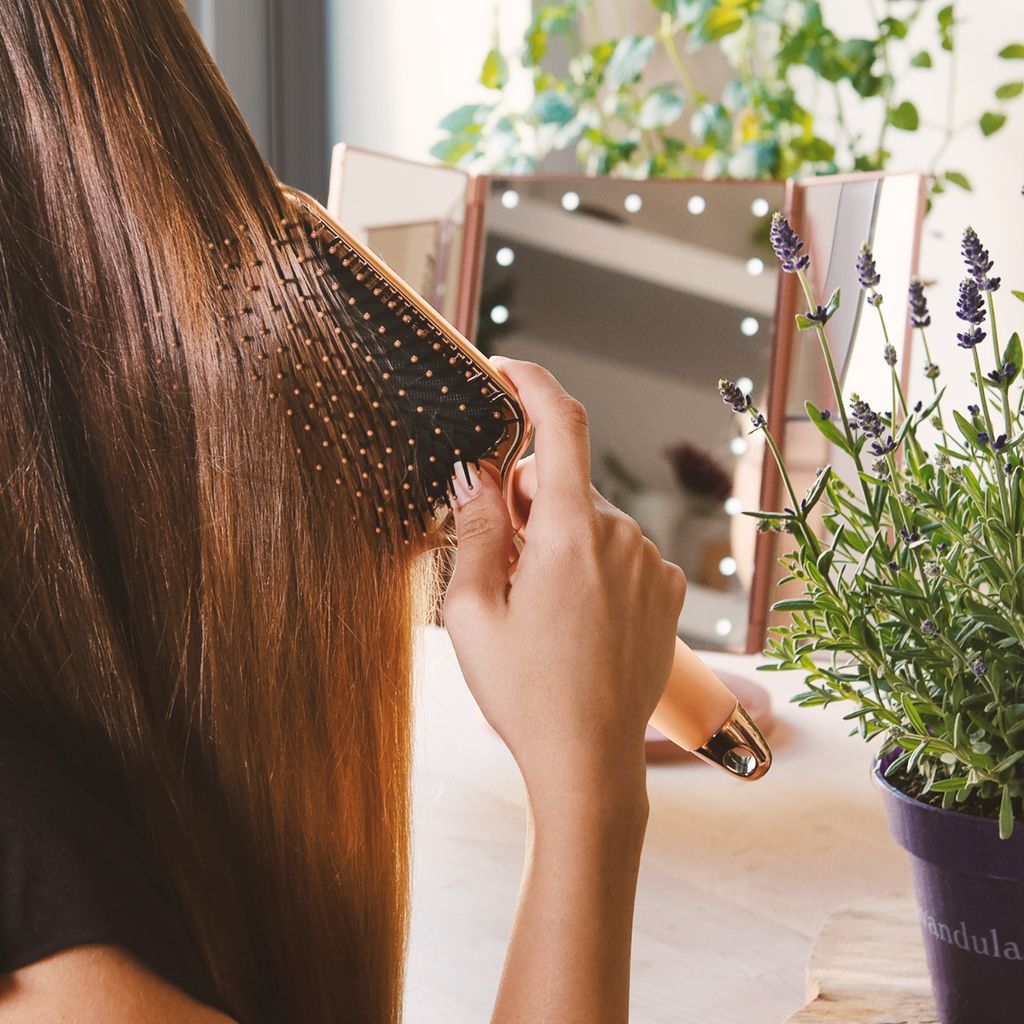 Navaris Haarbürste Rosegold mit Gel Griff - Paddle Brush für kurze & lange Haare - Zum Bürsten Föhnen - Haar Bürste in Rose Gold Metallic