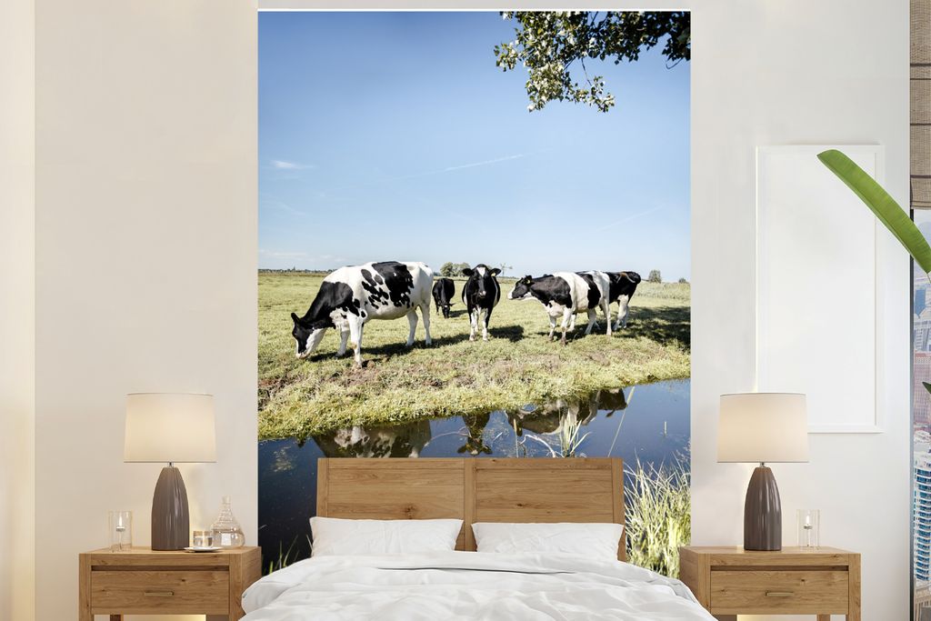MuchoWow Fototapete für Wohnzimmer oder Schlafzimmer Wandtapete Vinyl Motivtapete Kühe - Wasser - Spiegelung - 195x300 cm - Das Hintergrundbild