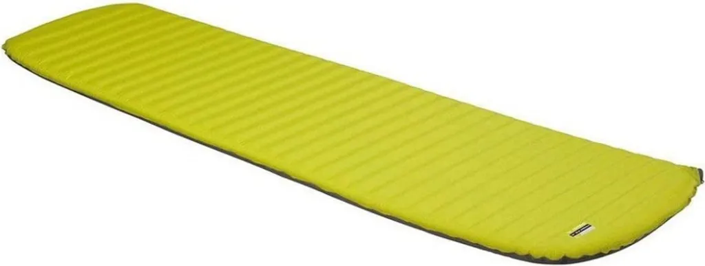 Fini le froid au sol avec le matelas thermique High Peak Oregon M 41124