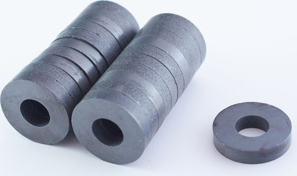 Feritický kruhový magnet 23 x 10 x 5 F30 - 10 kusov Obrázok produktu 