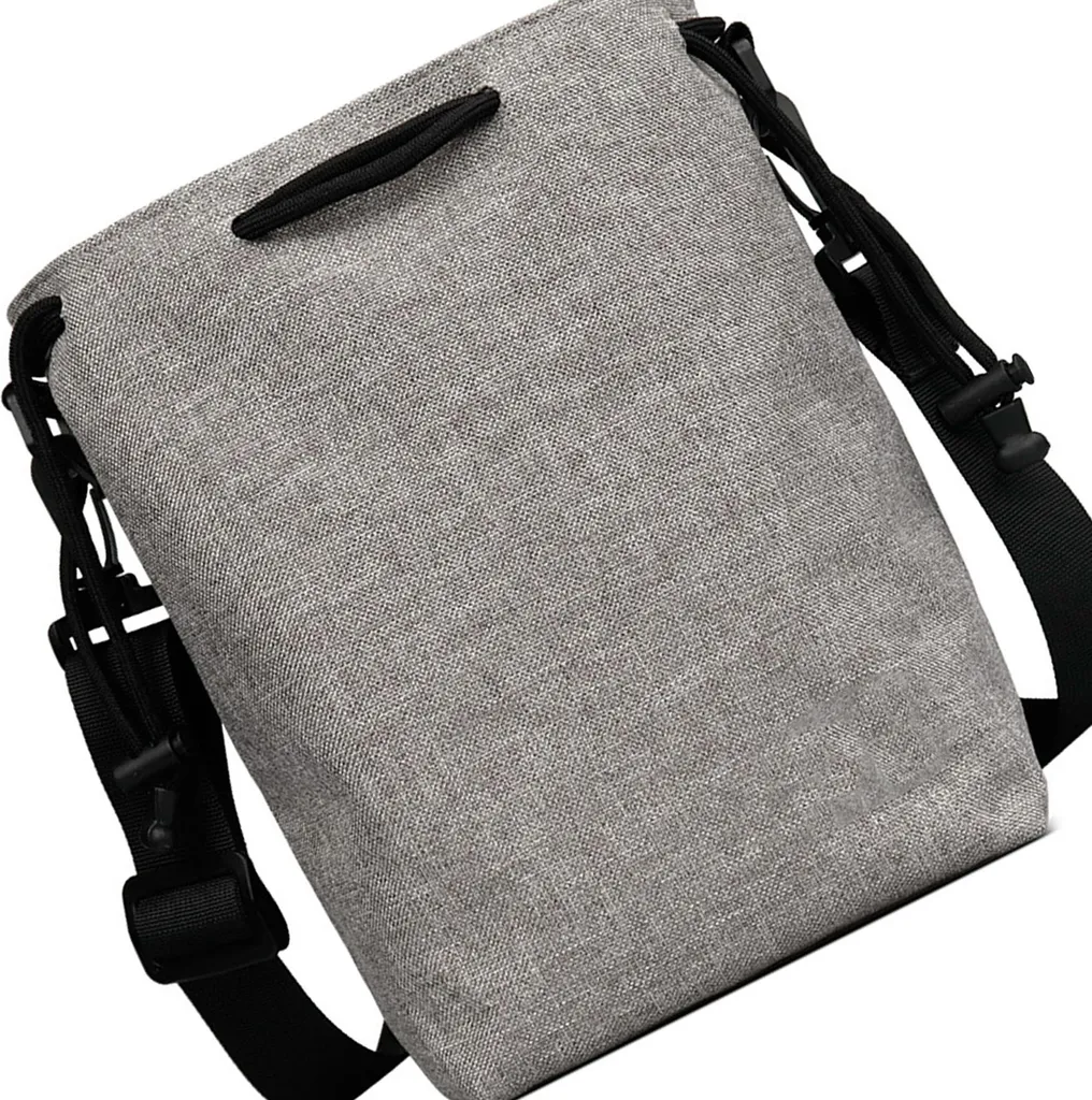 Proteggi il Tuo Sogno: Borsa Fotocamera Grigia con Interno in Velluto