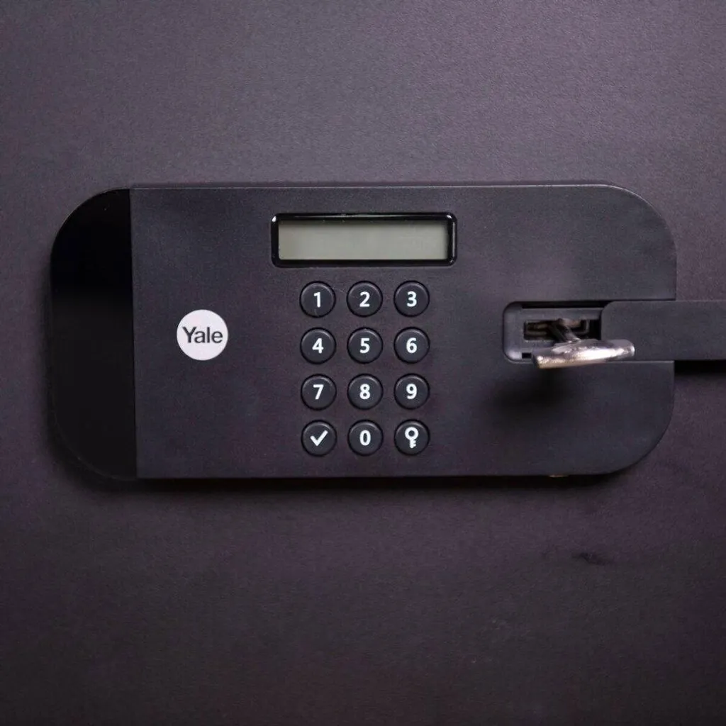 Coffre-fort Yale pour documents confidentiels et objets de valeur Pro - 12