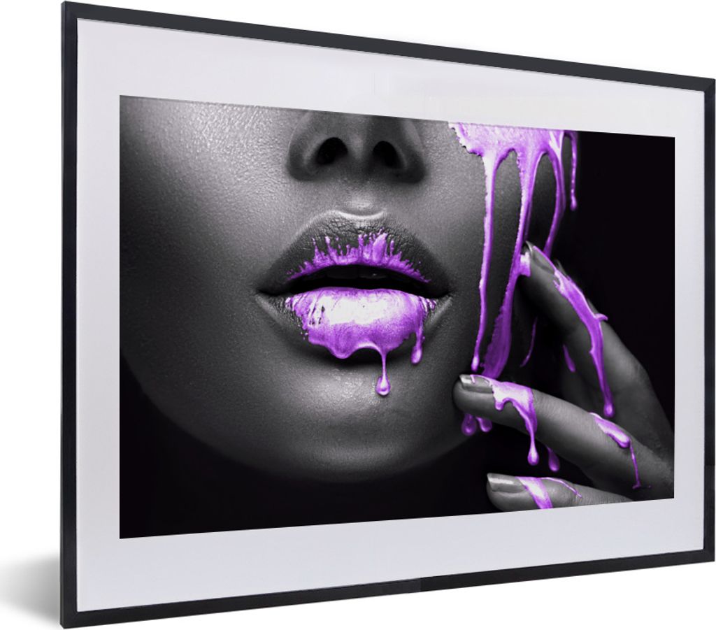 MuchoWow MuchoWow Gerahmtes Poster Lippen - Lila - Schwarz 40x30 cm - Poster mit zchwarzem Bilderrahmen - Bilderrahmen - Poster im Rahmen