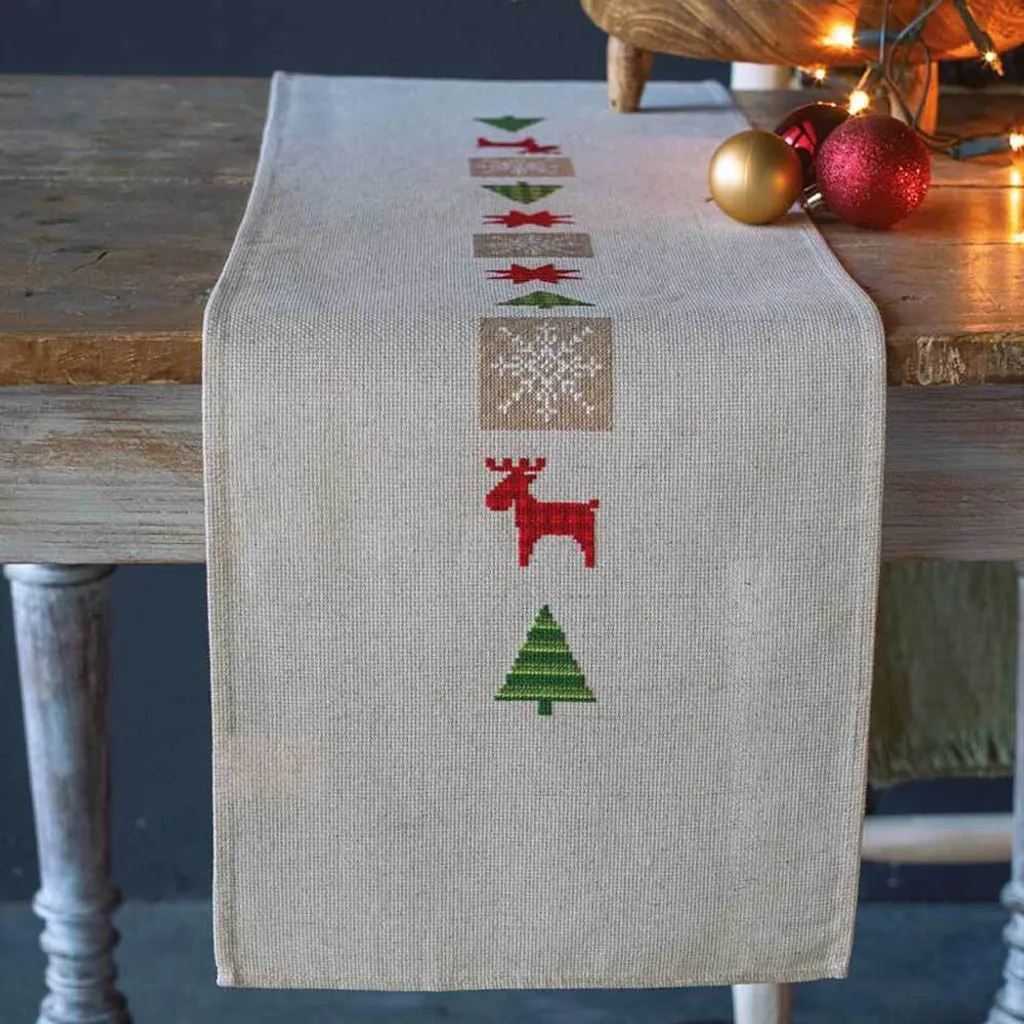 Kit Broderie Chemin de Table Noël : Motif Sapins Facile à Compter DIY