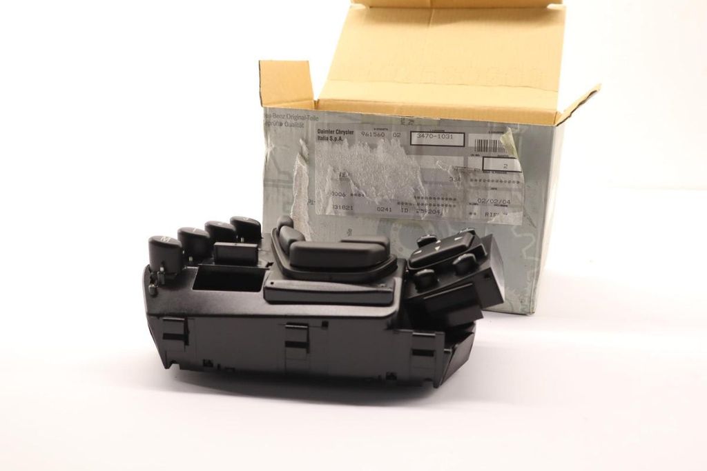 Original OE MERCEDES-BENZ Sitzversteller A22082133587C45