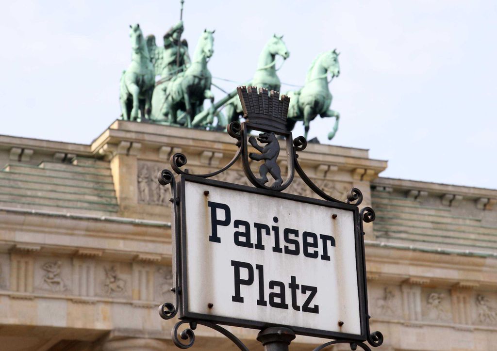 hansepuzzle 22247 - Pariser Platz Puzzle, 260 Teile, Orte, 41,0 x 28,0cm mit hochwertiger Aufbewahrung, Kartonbox und wiederverschließbarem Beutel