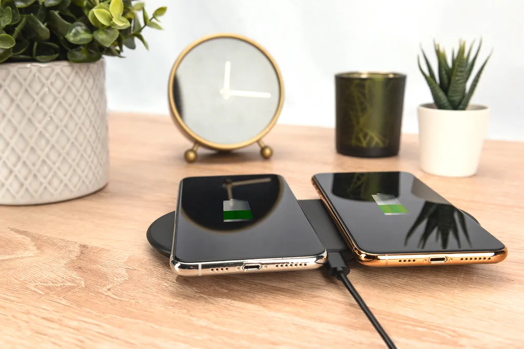 Double Pad de Charge sans Fil 15W DIGITUS avec Design Compact