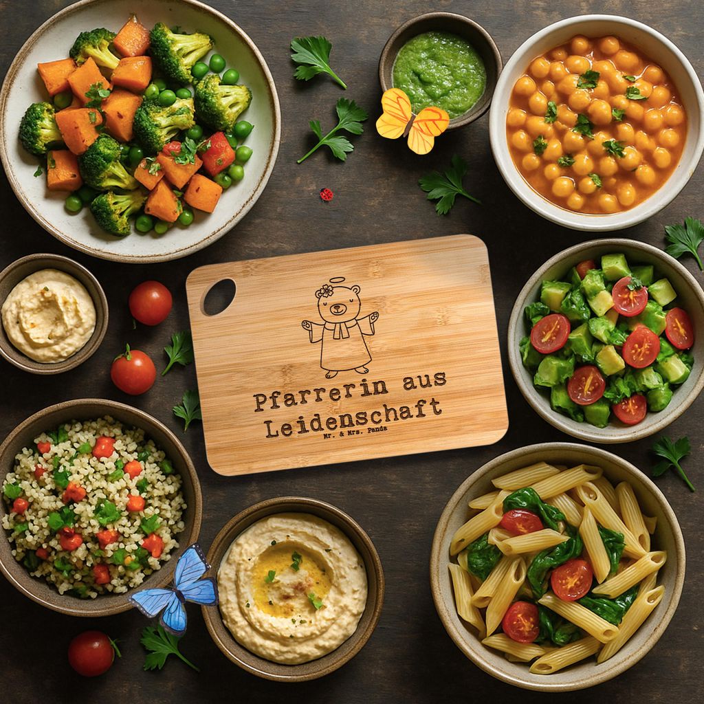 Mr. & Mrs. Panda Holzbrett Pfarrerin Leidenschaft - Transparent - Geschenk, Hackbrett, Frühstücksbrettchen, Kirche, Witzig, Spruch, Frühstücksb...