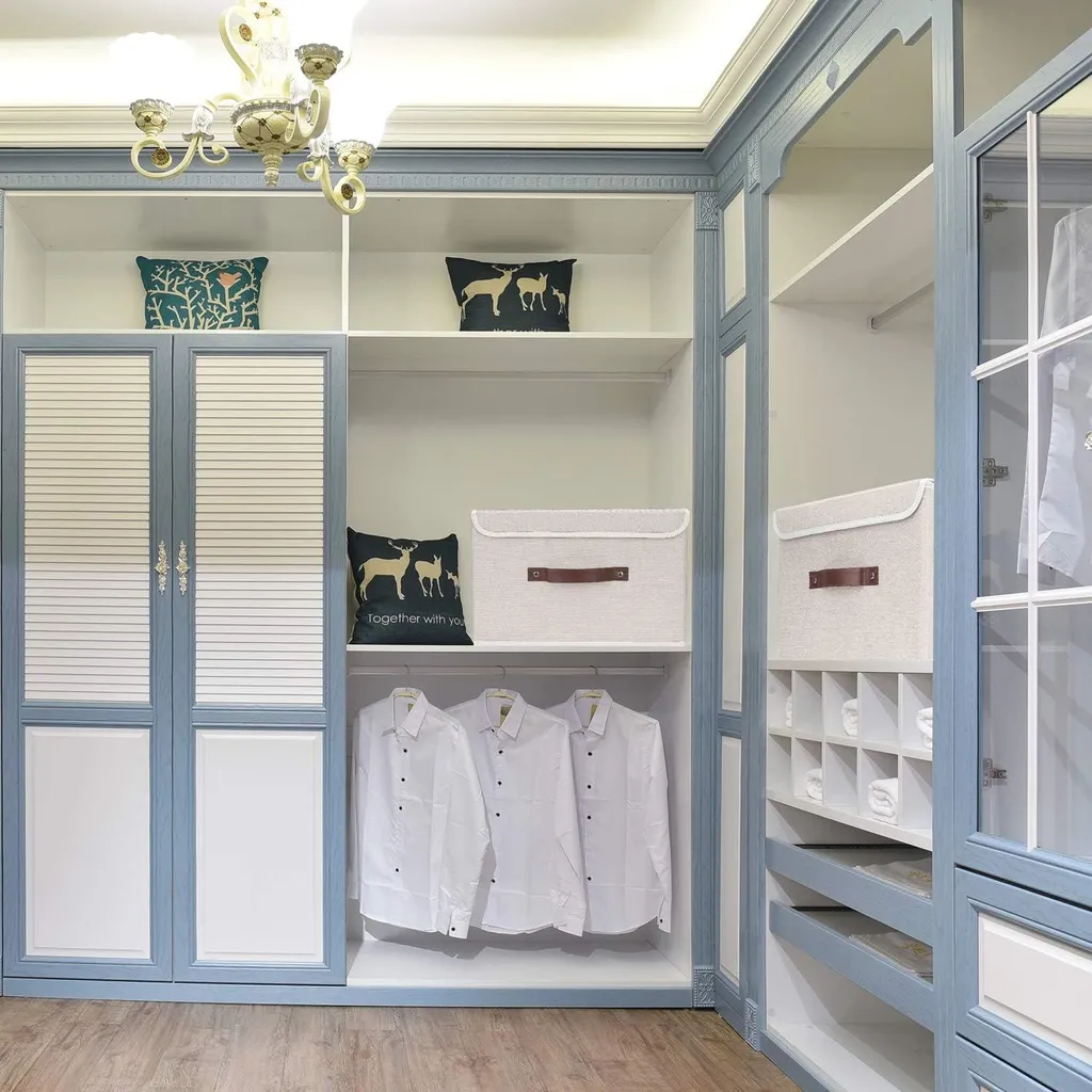 Solution de rangement anti-poussière : boîte textile beige transparente