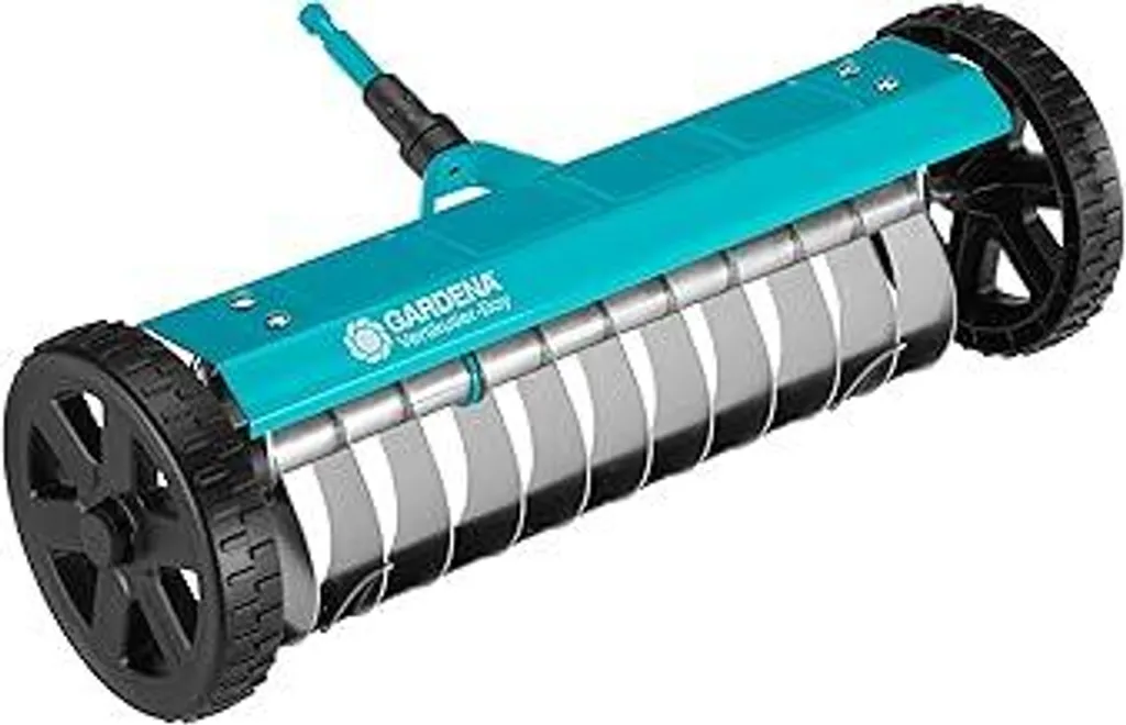 Scarificatore Gardena combisystem: scarificatore manuale per la rimozione di muschio, erbacce e feltro dal prato, larghezza di lavoro 32 cm, con ruote robuste e asse di sollevamento per facilitare il lavoro (3395-88)