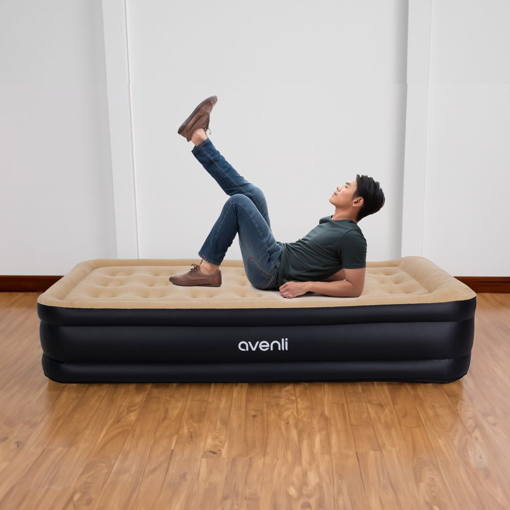 Avenli selbstaufblasendes Luftbett 196 x 97 x 47 cm mit eingebauter Pumpe