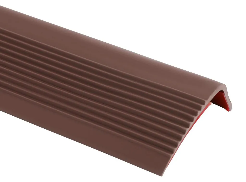 Nez de marche antidérapant en PVC marron - Sécurité escalier 115cm