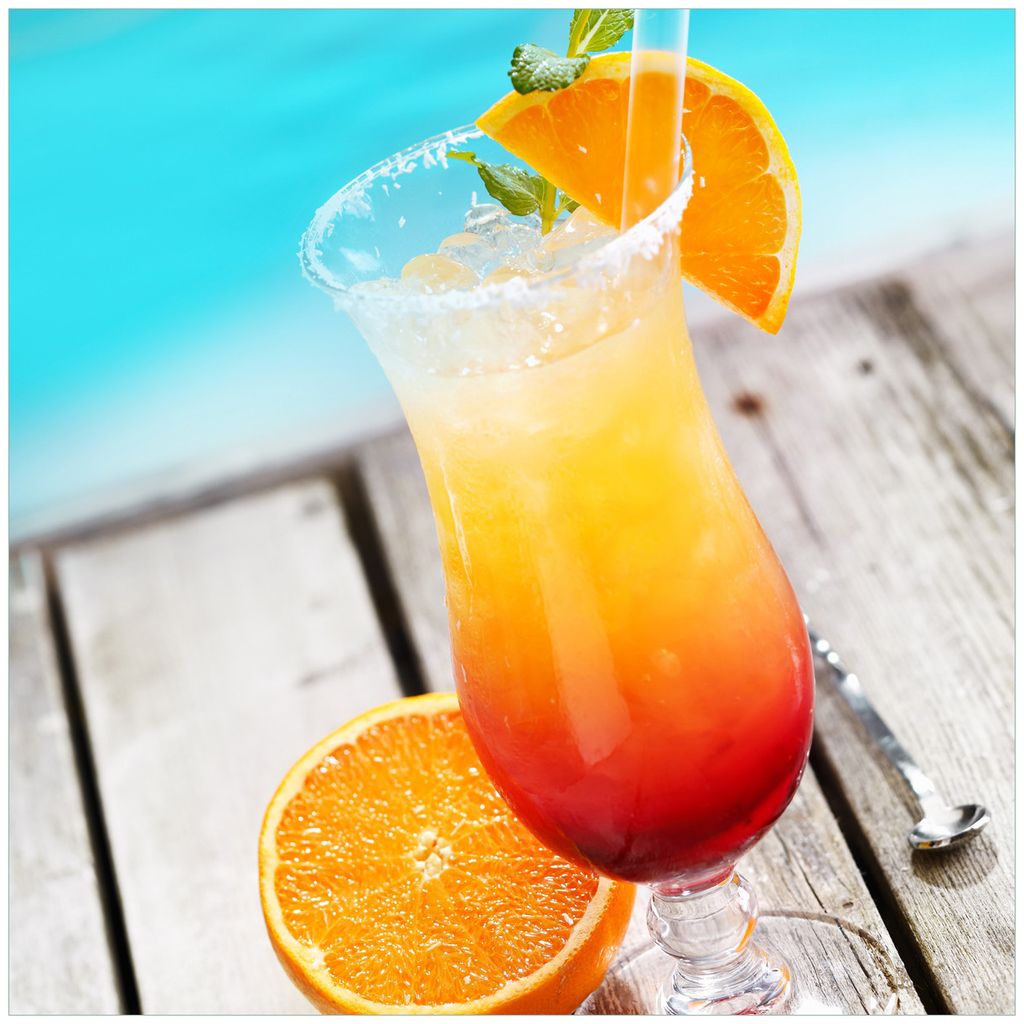 Wallario Premium Glasbild, freischwebende Optik, kräftige Farben, Größe 50 x 50 cm Motiv Bunter Cocktail am Pool