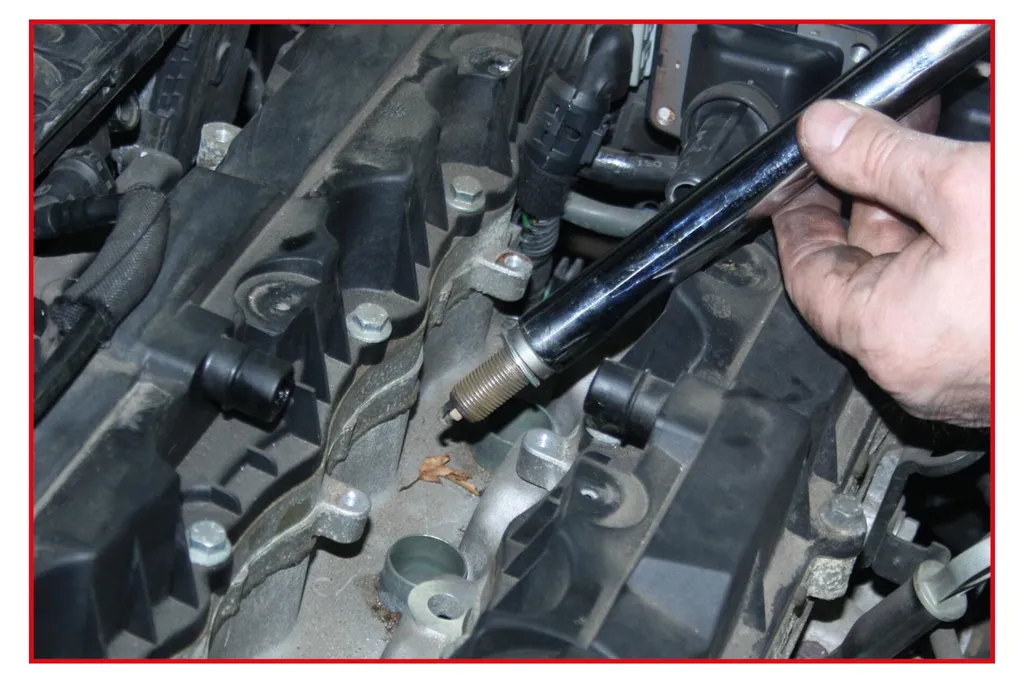 Clé Dynamométrique pour Bougie d'Allumage KS TOOLS - Serrage de Précision