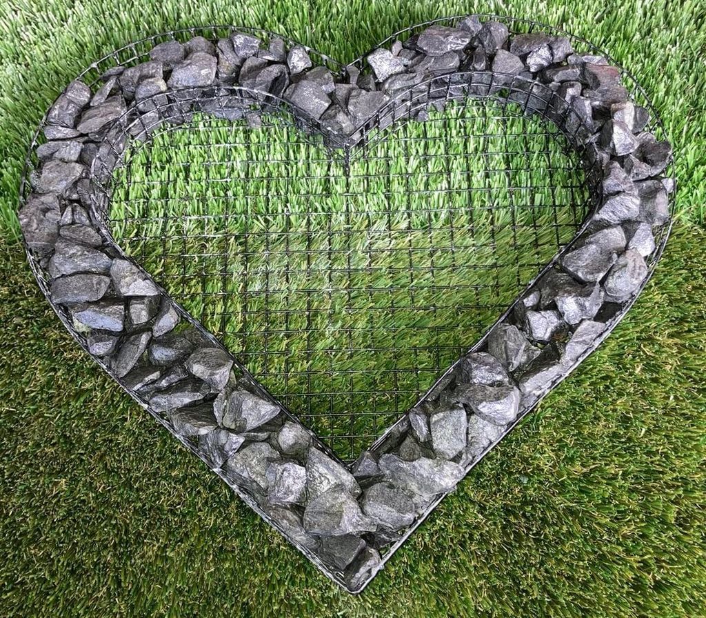 Herz Gitter Grabschmuck Grabgestaltung Gartendekoration mit Buntsteinen Glassteinen Natursteinen Füllart: Natursteine Farbe Steine: Basalt