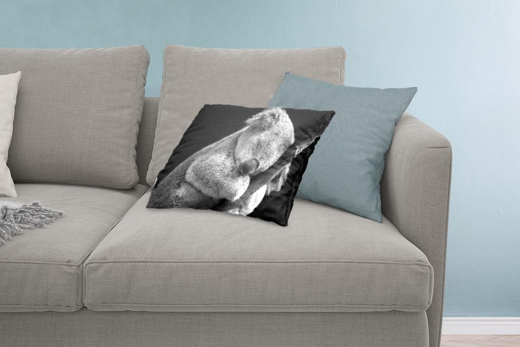 MuchoWow Zierkissen Sofakissen Wohnzimmer Dekokissen 60x40 cm Schlafender Koala auf schwarzem Hintergrund - Kopfkissen - Polster mit Foto
