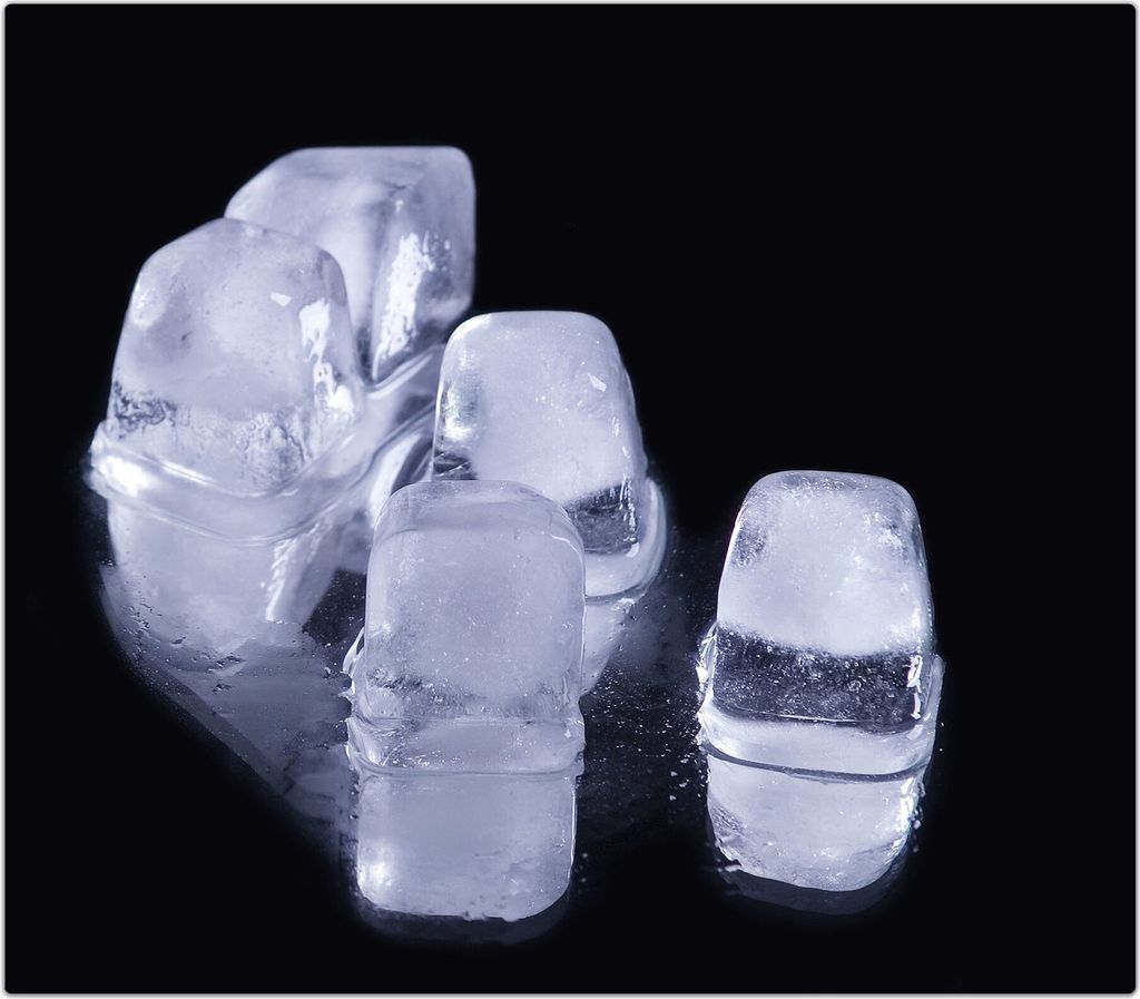 Spritzschutz Herdabdeckplatte Schneidebrett aus Glas Eiswürfel sich spiegelnd 1-Teilig (60x52cm)