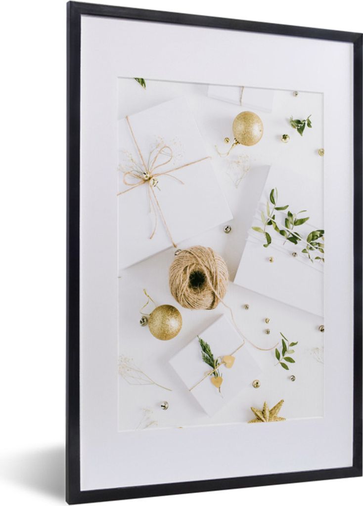 MuchoWow Gerahmtes Poster Winter - Weihnachten - Geschenk - Weiß 40x60 cm - Poster mit Schwarzem Bilderrahmen Wandposter Rahmen Foto Bilder - Po...