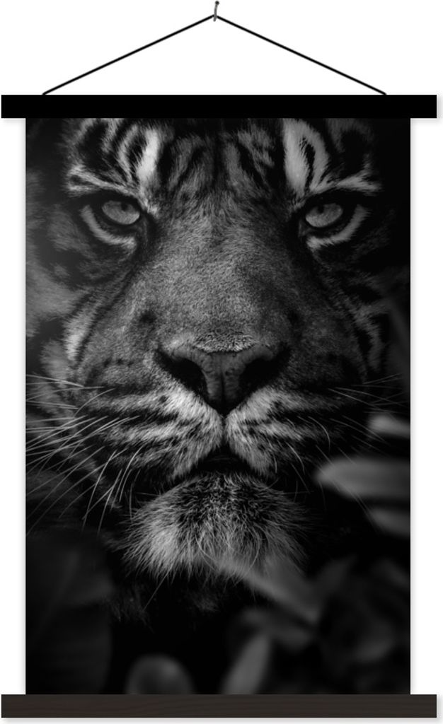 MuchoWow Textilposter Nahaufnahme von Blättern und einem Tiger im Dschungel - schwarz und weiß 120x180 cm mit schwarzem Rahmen - Fotos