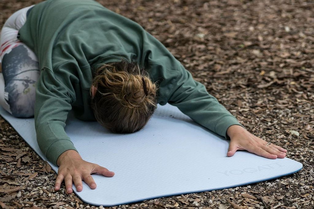 Antirutsch-Fitnessmatte für Yoga und Pilates - 6 mm dicke Trainingsmatte mit Tragegurt