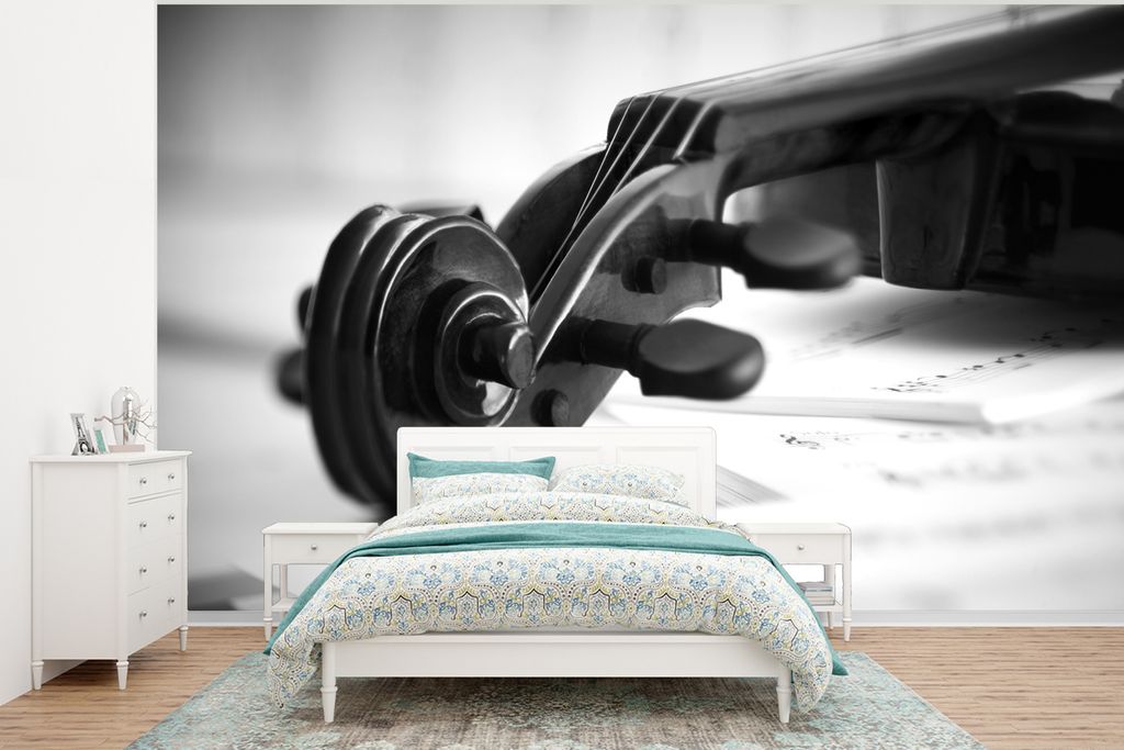 MuchoWow Fototapete für Wohnzimmer oder Schlafzimmer Wandtapete Vinyl Motivtapete Geige in Großaufnahme auf Notenbuch - schwarz und weiß - 350...