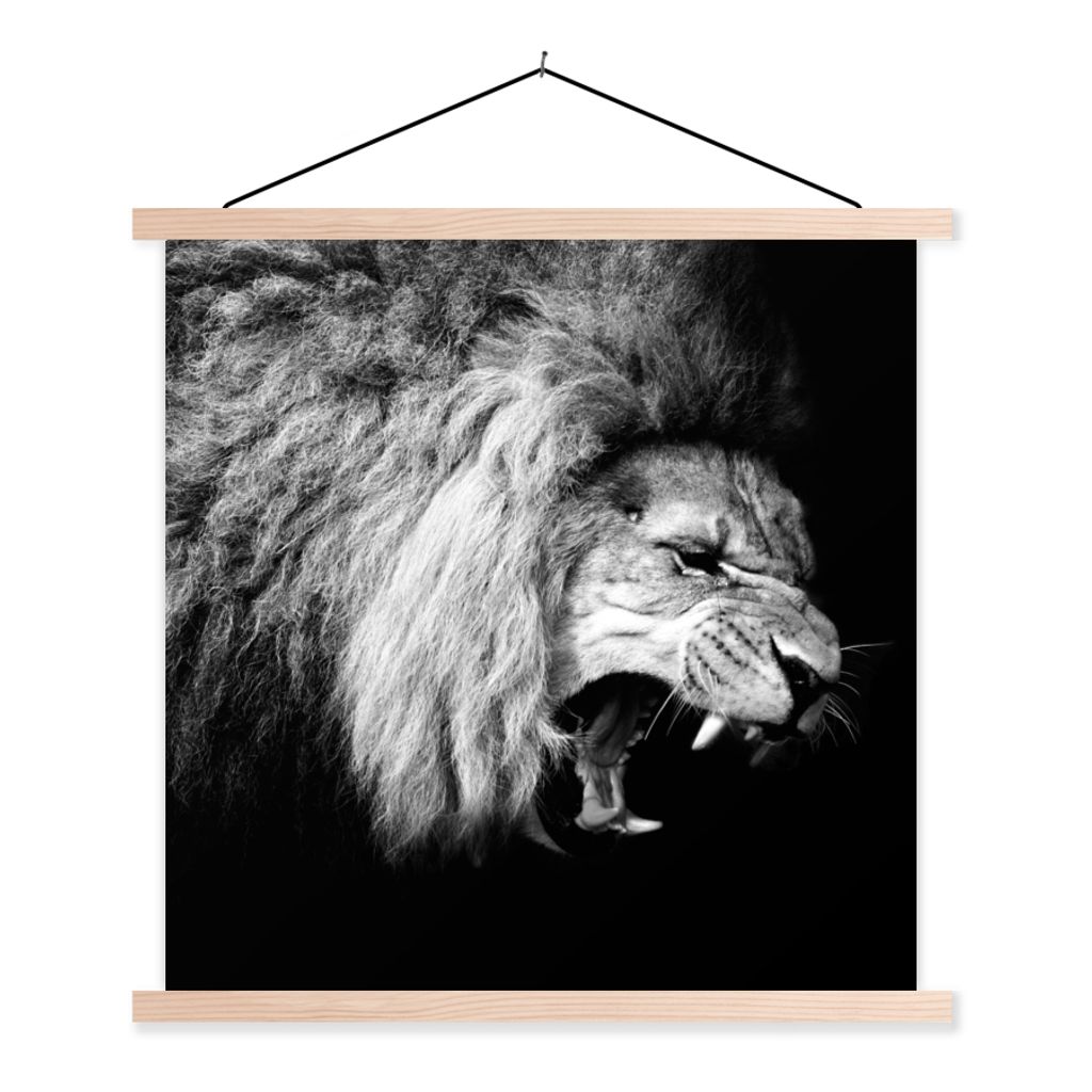 MuchoWow Textilposter Löwe - Porträt - Schwarz - Weiß - Tiere 120x120 cm mit holzfarbenen Rahmen - Textil-Poster