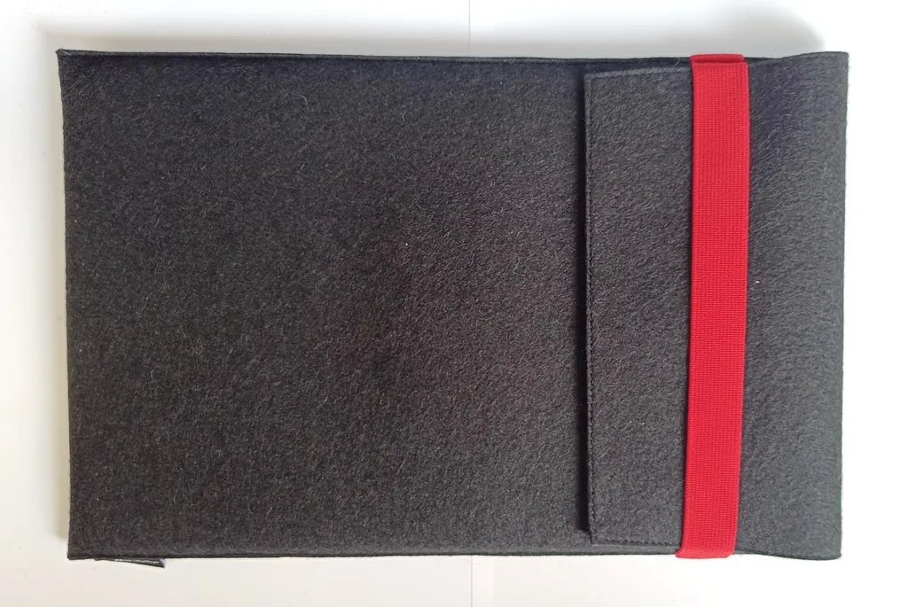 Pochette tablette Volla en feutre noir : élégance et tissu durable