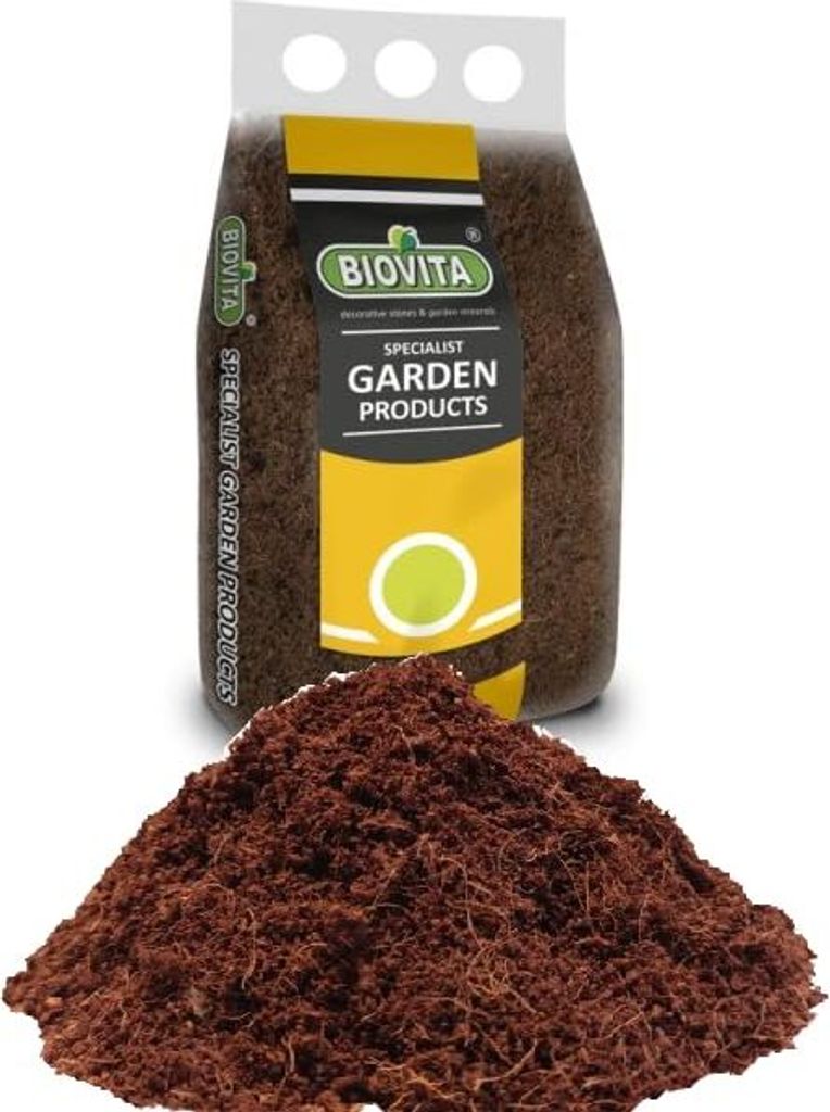 A bag of Biovita Coco Peat Kokosfaser Gelockertes Substrat 0-10Mm 5L with a pile of the product in front of it.