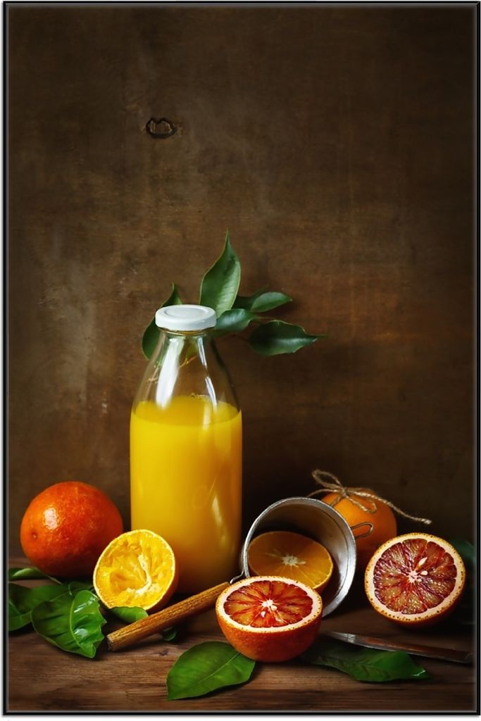 Wallario Wandbild Frisch gepresster Orangensaft, Größe: 61 x 91,50 cm, Poster mit schwarzem Aluminiumrahmen
