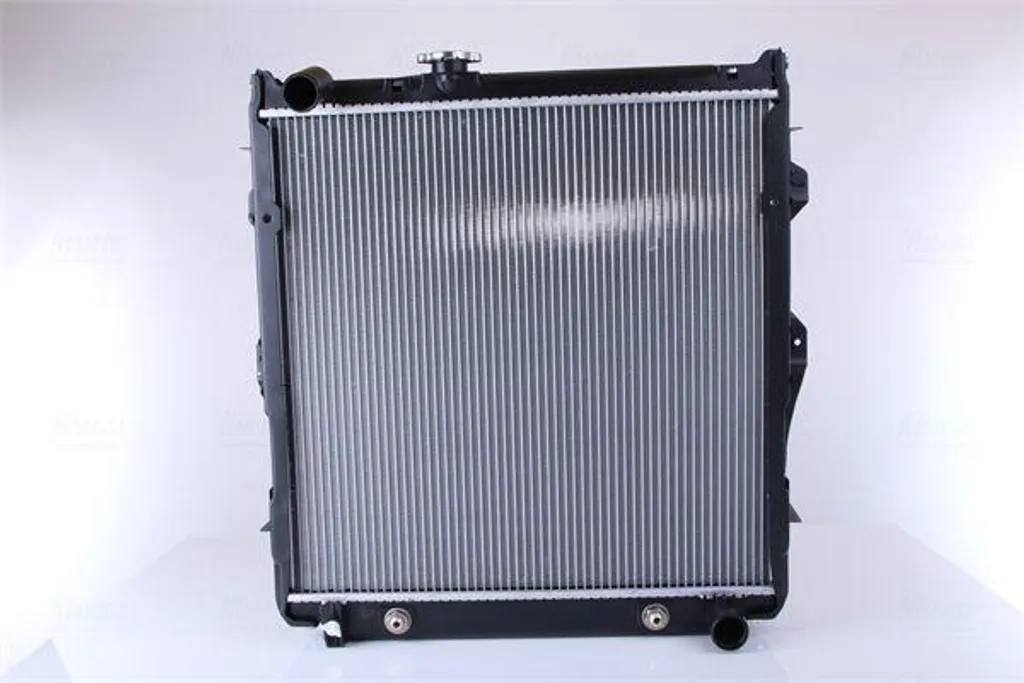 Radiateur moteur NISSENS 646862 compatible Toyota Land Cruiser OE 1640067020