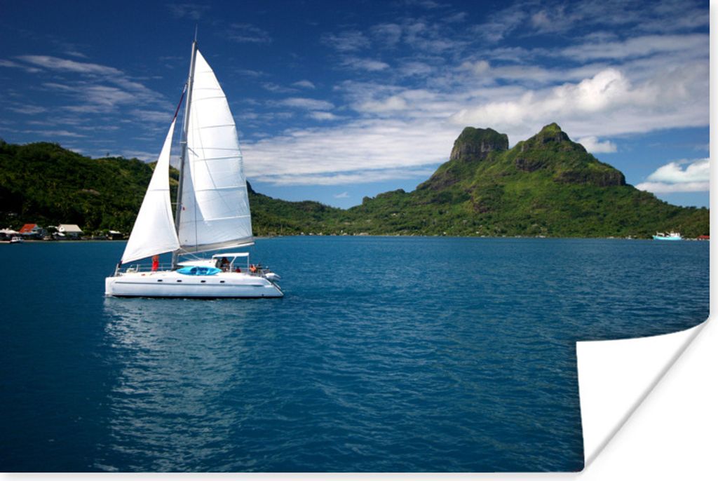 MuchoWow Poster Segelboot segelt entlang der grünen Küste 120x80 cm - Bilder