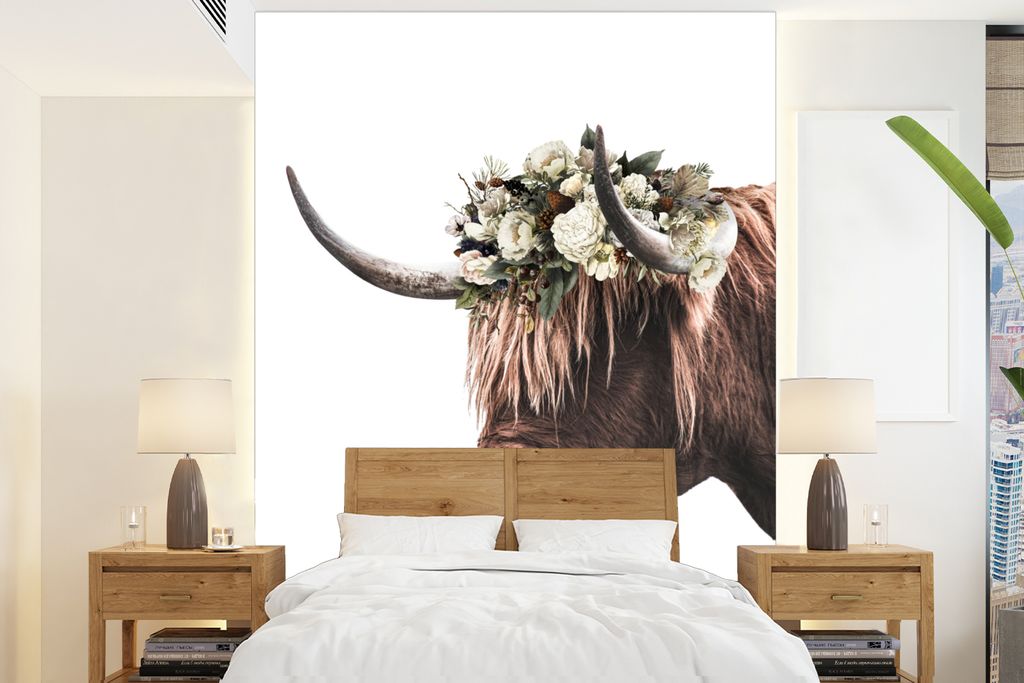 MuchoWow Fototapete für Wohnzimmer oder Schlafzimmer Wandtapete Vinyl Motivtapete Schottischer Highlander - Blumenkranz - Weiß - 175x240 cm - S...