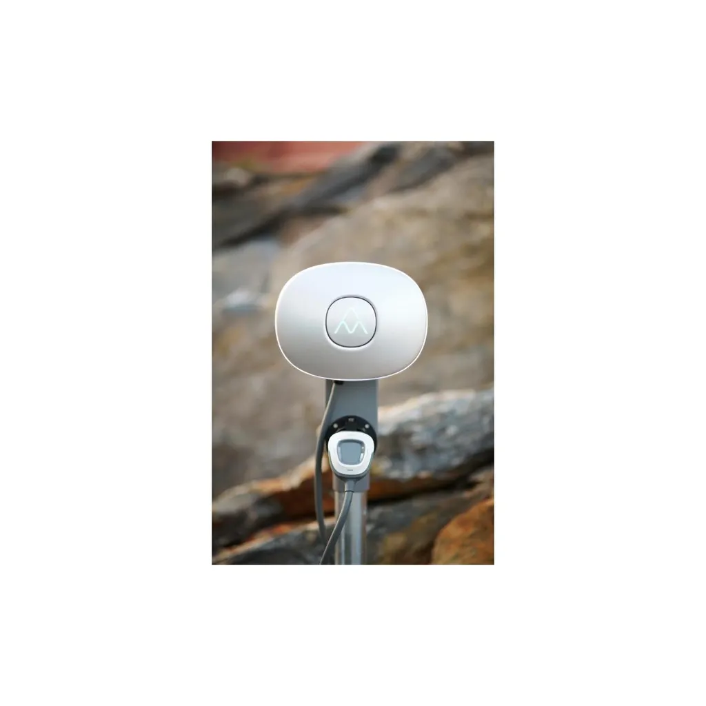 Installez votre borne Charge Amps Halo sans mur grâce au Pole Mount Type 2