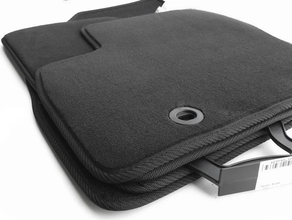 Offerta Tappetini Ford Kuga 2008 - 4 Pezzi Velours Nero Qualità OEM