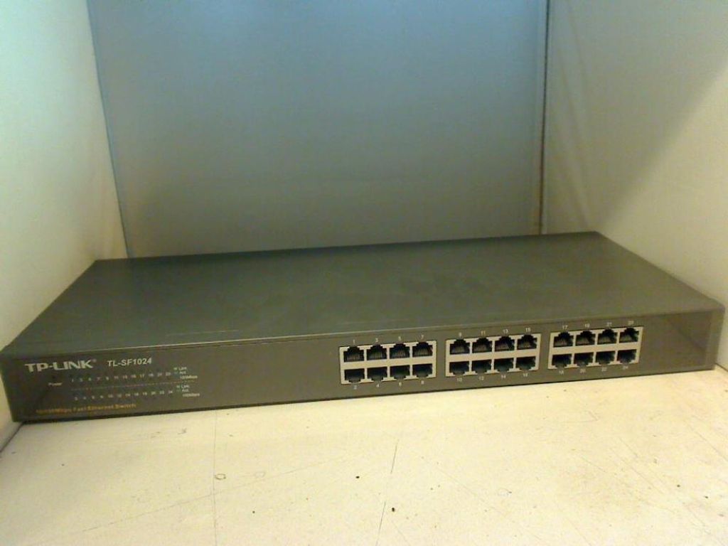 TP-LINK Netzwerkswitch, 24 Ports, 10/100 Mbit/s, RJ45, 19"